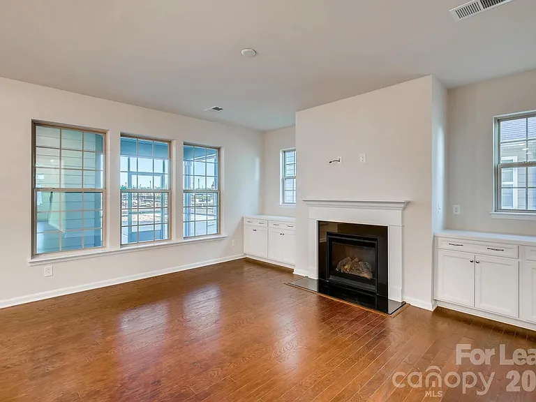 6418 Raffia Rd — Photo 5