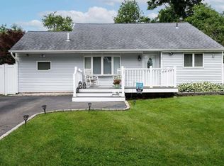 33 Champlain St, Port Jefferson Station, NY 11776