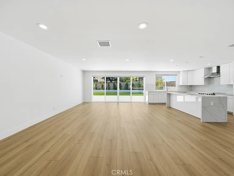 520 W Country Hls — Photo 7