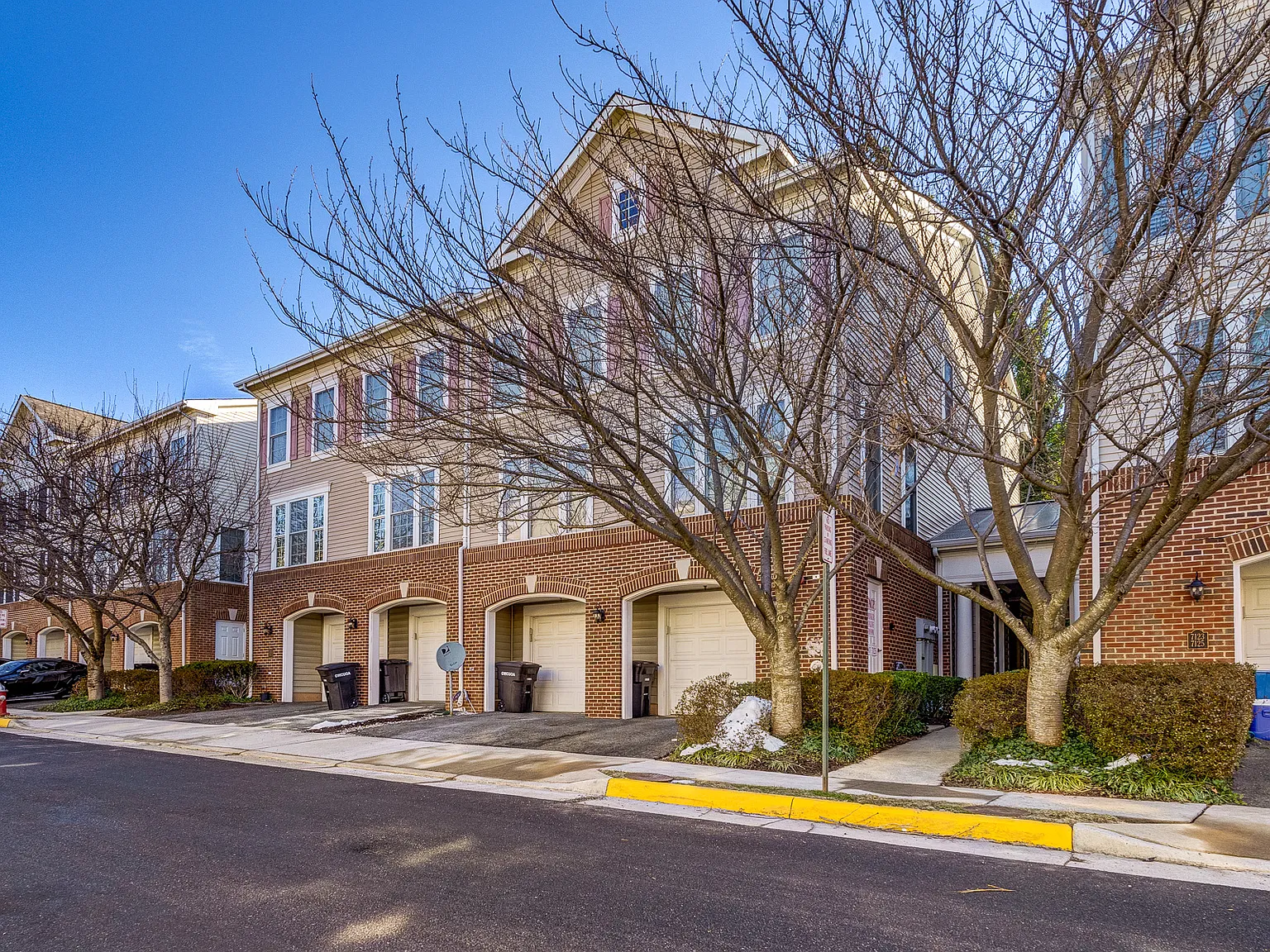 3 bed, 2.5 bath, 1620 sqft, $3,500 — Photo 3