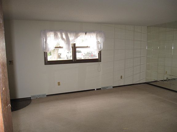 3rd image of 409 W Van Buren St