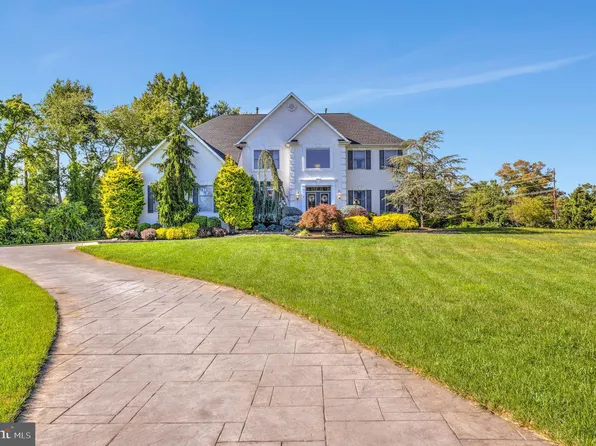 6 Amberwood Ln, Lumberton, NJ 08048