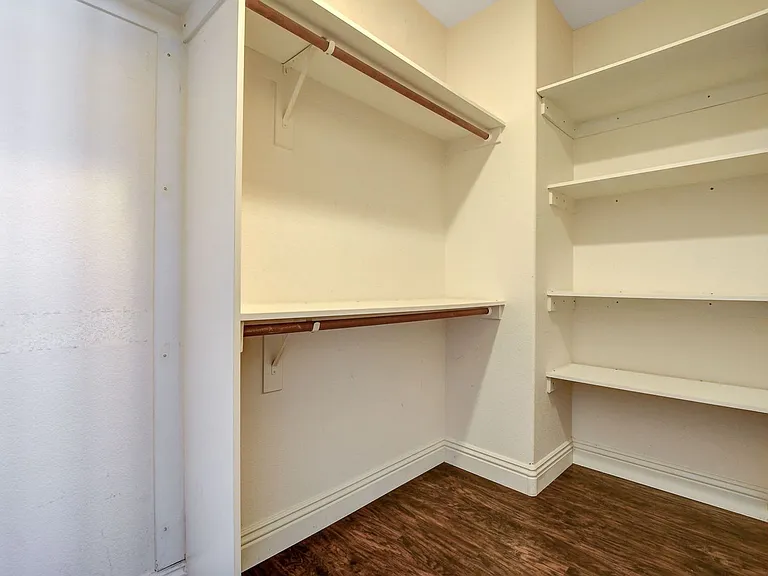 408 Silver Prairie Ct — Photo 49
