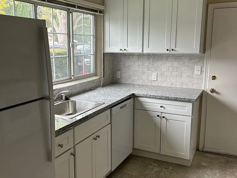 1032 Northwood Dr — Photo 6