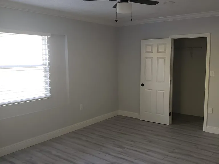 3400 Avenue G — Photo 5