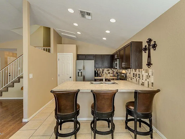 1380 W Whitten St — Photo 7