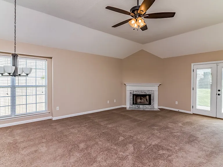 2204 Joann Dr — Photo 2
