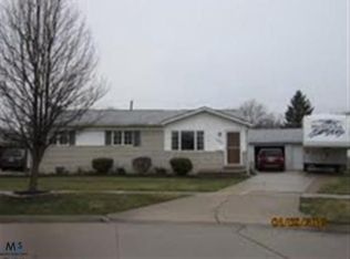 33977 Viceroy Dr, Sterling Heights, MI