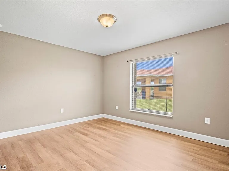 1530 Gretchen Ave S — Photo 17