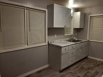 2nd image of 941 E 43rd Pl