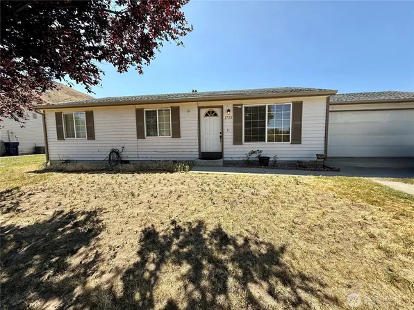 1700 Lincoln Park Circle, Wenatchee, WA 98801