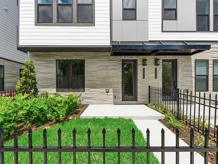 2054 Prudential Dr — Photo 2