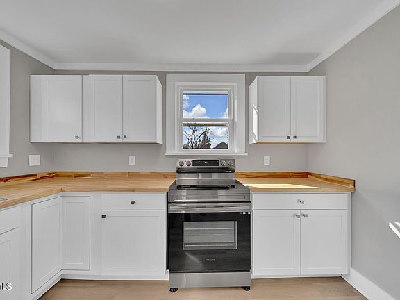 5th image of 2407 E Center St