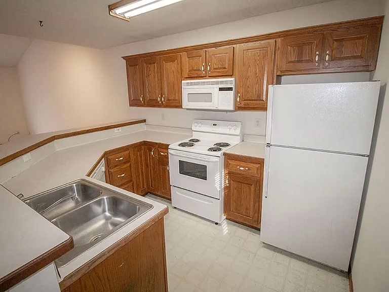 1318 Valley Creek Ln — Photo 7