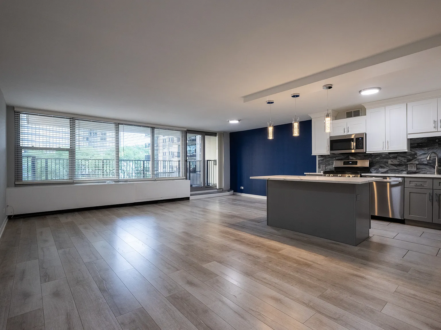 1 bed, 860 sqft, $2,700 — Photo 2
