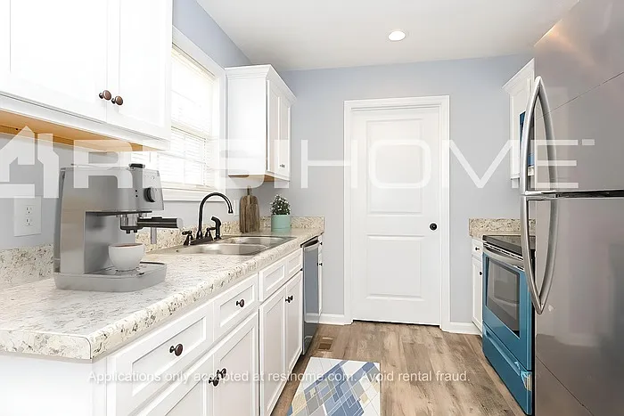 3 bed, 2.0 bath, 1176 sqft, $1,625 — Photo 3