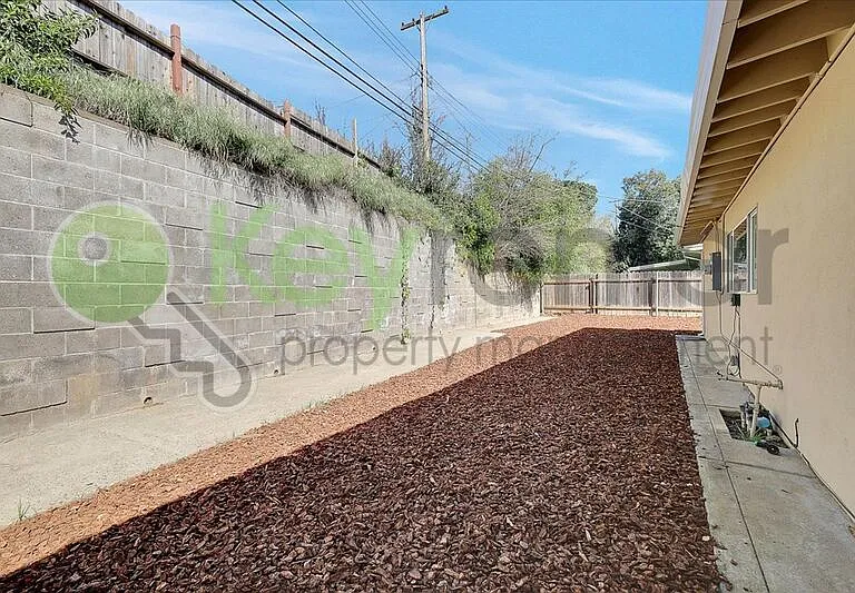 8133 Molokai Way — Photo 36