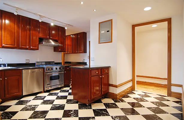 Rented by WAM Partners - William Moses Co. | media 22