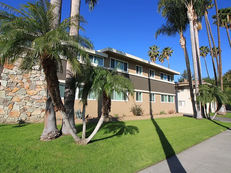 Melrose Manor Apartments - Riverside, CA — Photo 24