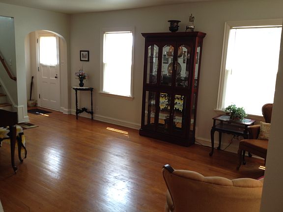 3rd image of 10508 W Lincoln Ave