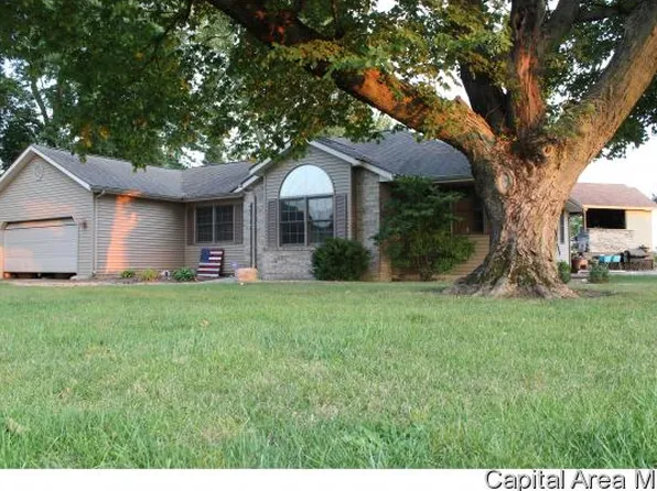 3590 Rising Moon Rd, Springfield, IL 62711