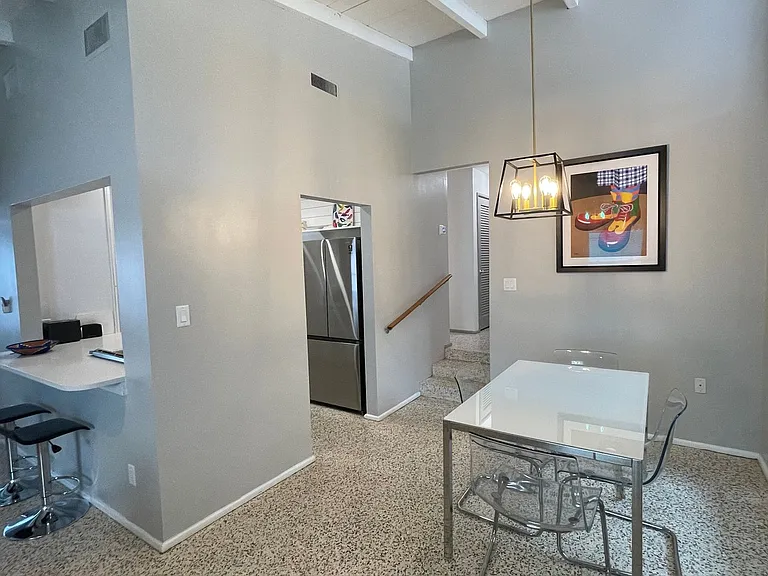 2832 Bay St — Photo 10