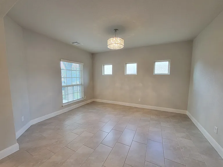 8915 Monument Parke — Photo 14