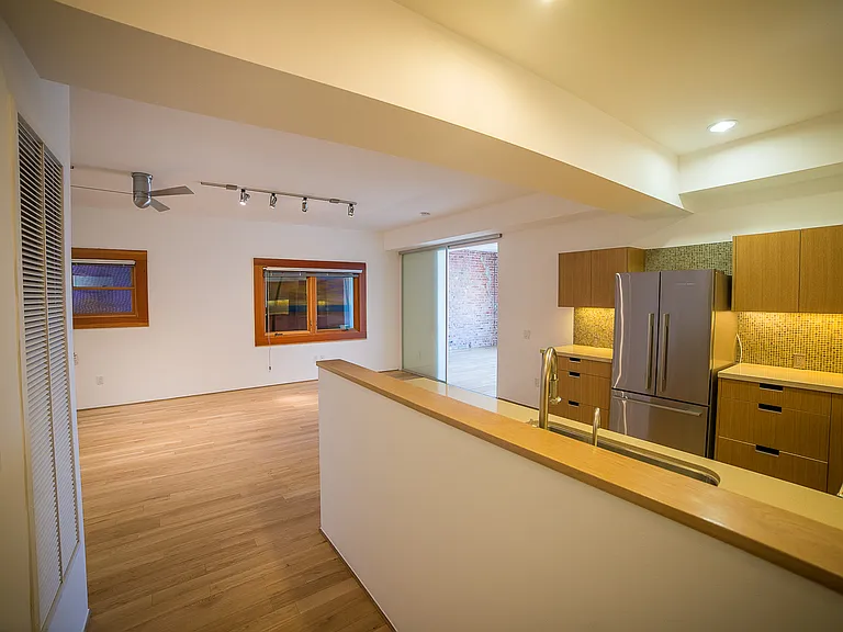 8 Brooks Ave #11 — Photo 9
