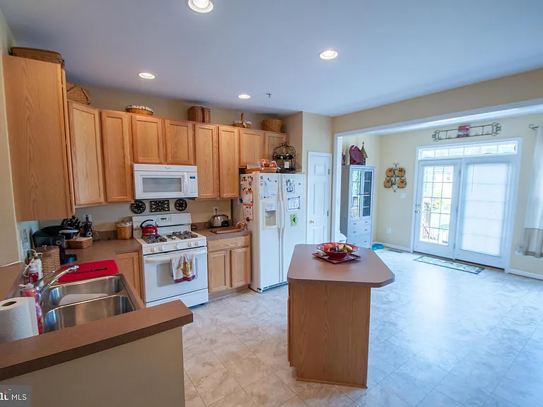 5813 Whiterose Way — Photo 15