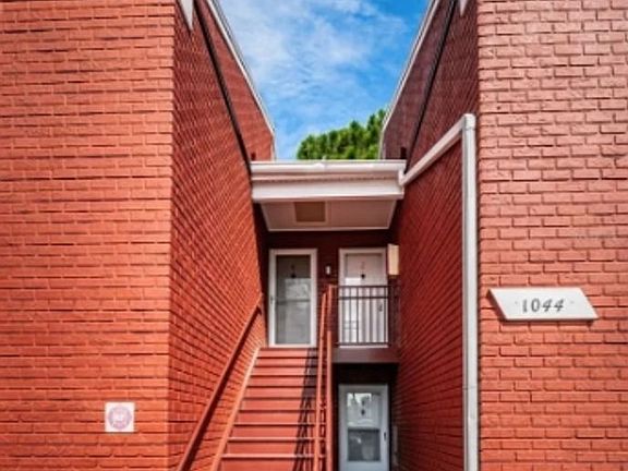 2nd image of 1044 82nd Ter N APT D