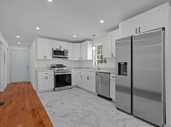 26 Chatham St, Providence, RI 02904