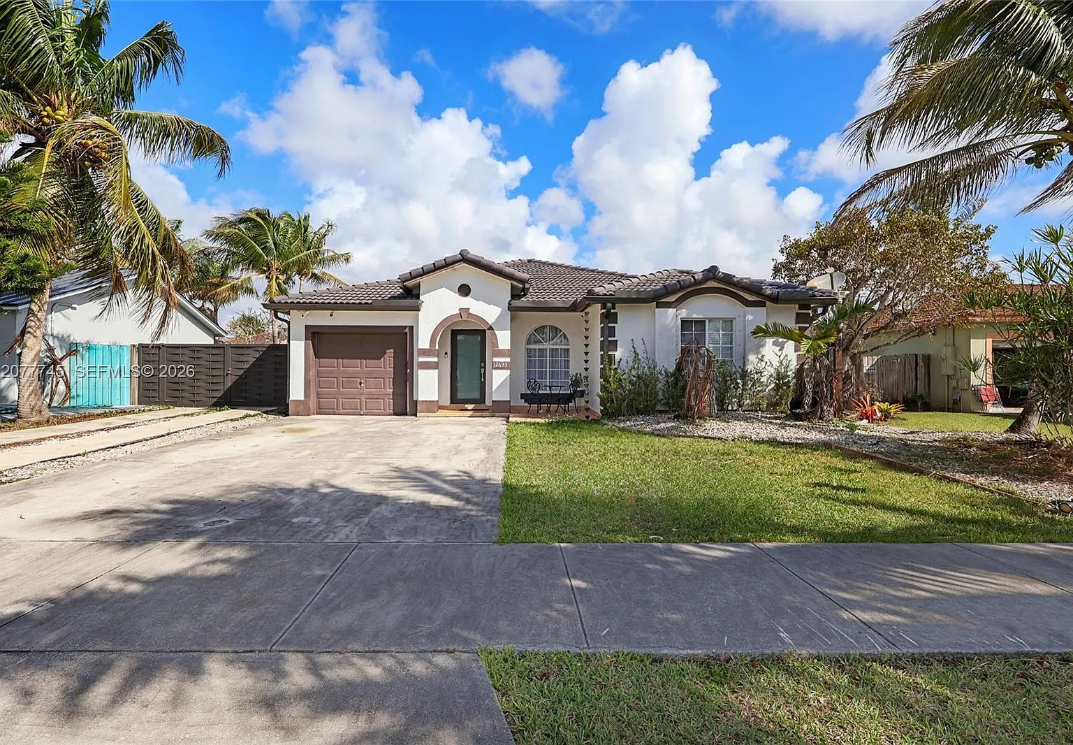 Estate Homes — Photo 1