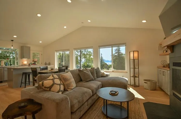 1200 Eric Ln — Photo 1