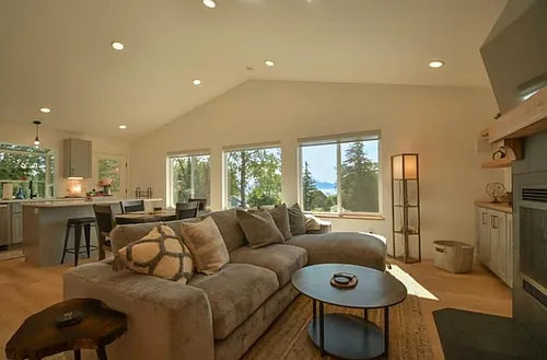 1200 Eric Ln Photo 1