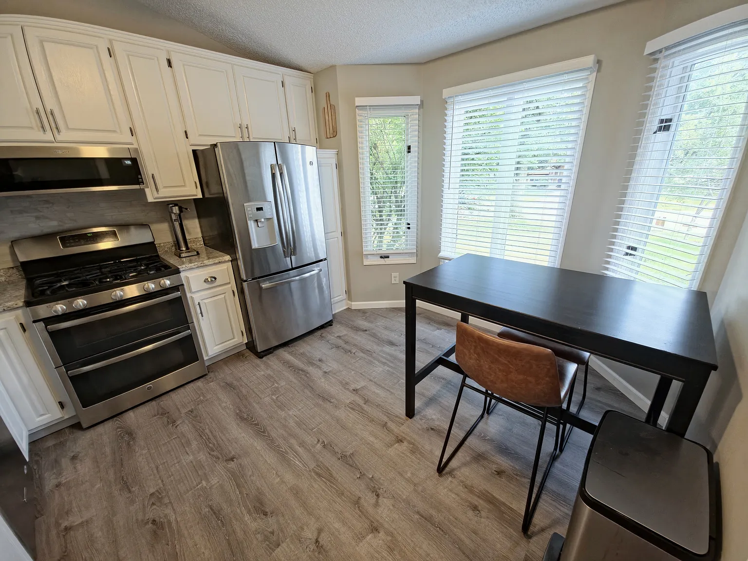 4 bed, 1942 sqft, $2,900 — Photo 2