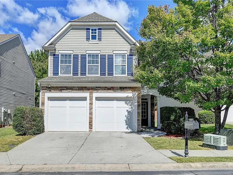 2882 Briaroak Dr — Photo 1