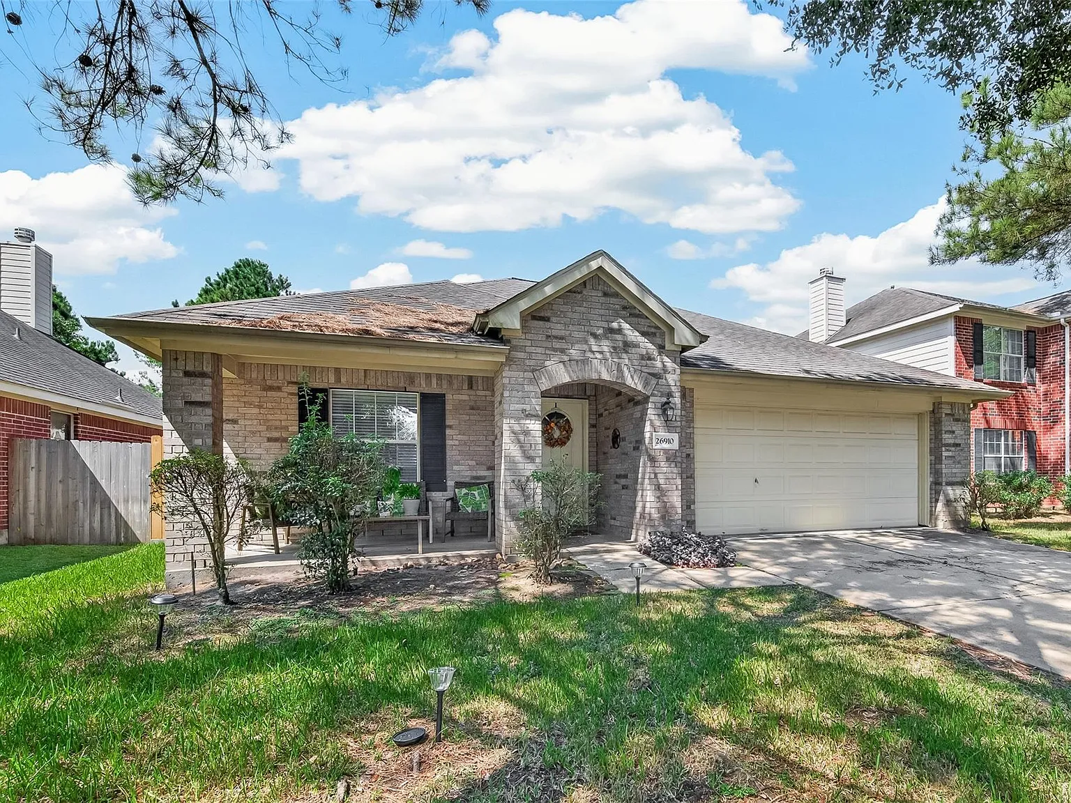 3 bed, 2.0 bath, 1513 sqft, $2,100 — Photo 2