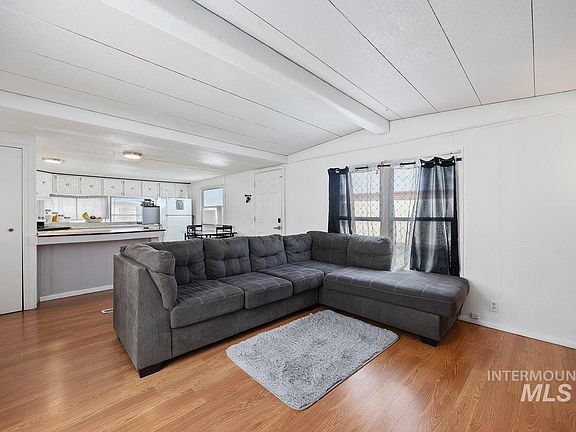 3rd image of 314 W Avenue G
