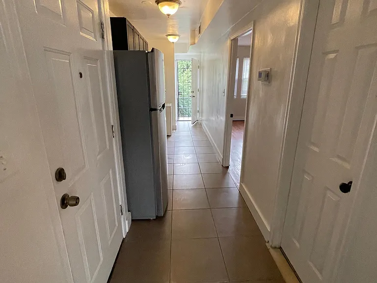 1918 I St NE #4 — Photo 17