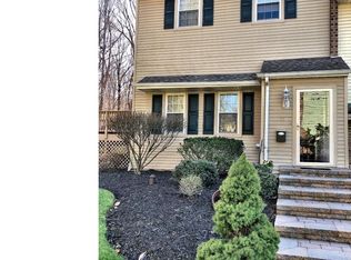 552 Pebble Ridge Ct, Feasterville Trevose, PA 19053