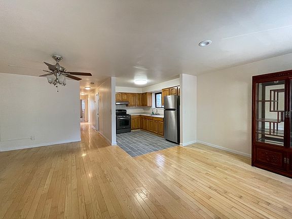 3rd image of 149-16 Roosevelt Ave Floor 2