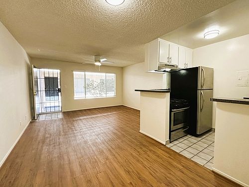 3rd image of 333 Vernon Ave APT 3