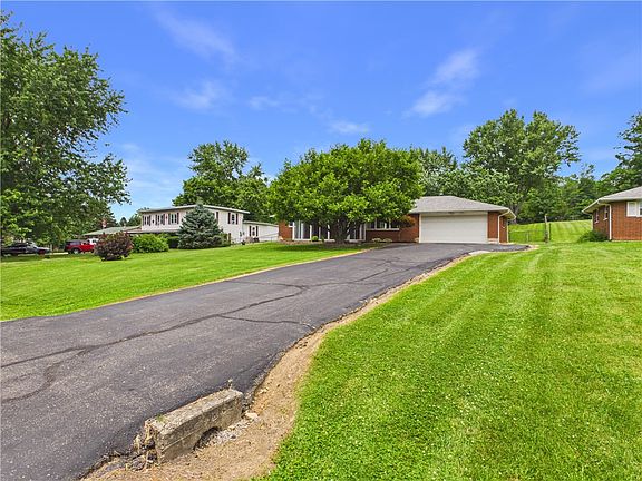 2nd image of 2974 Valleyview Dr