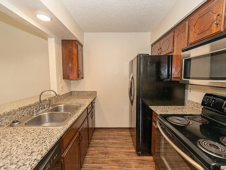 2260 Houston Ave — Photo 3