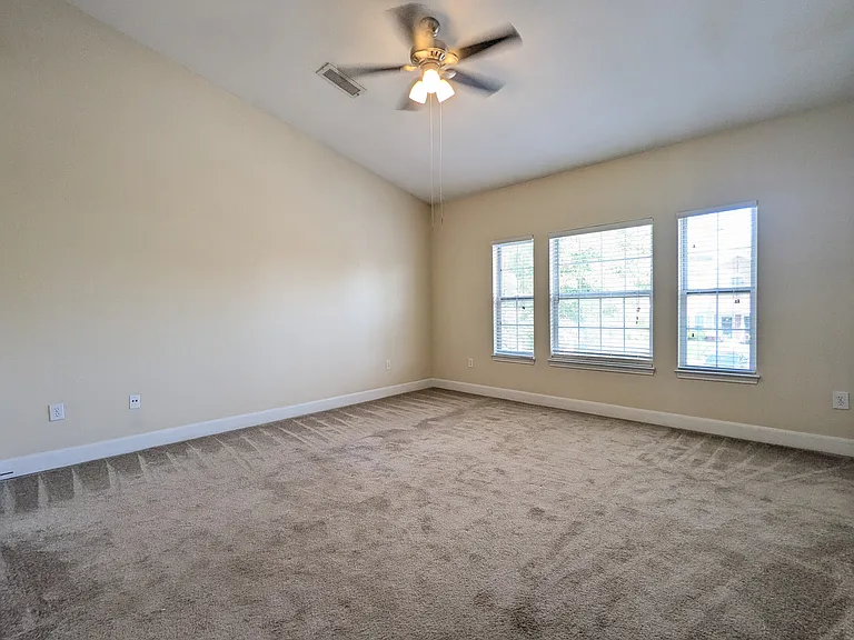 11624 Tomahawk Creek Pkwy #F — Photo 6