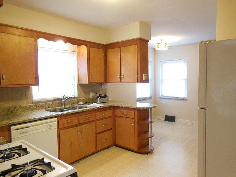1st image of 33 E Kanawha Ave