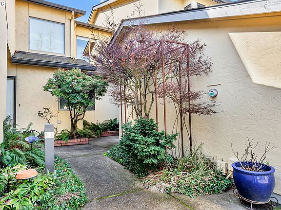 3rd image of 574 Wimbledon Ct