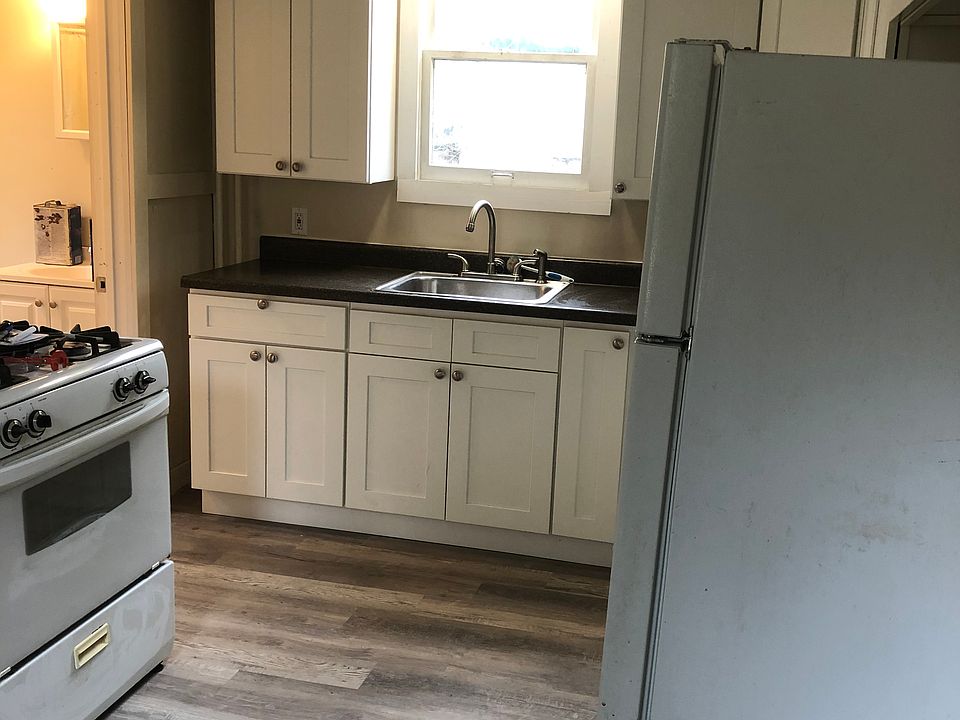 1st image of 429 Ash St APT 1