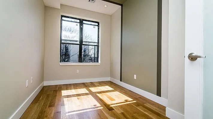 Rented by Nooklyn NYC LLC | media 52