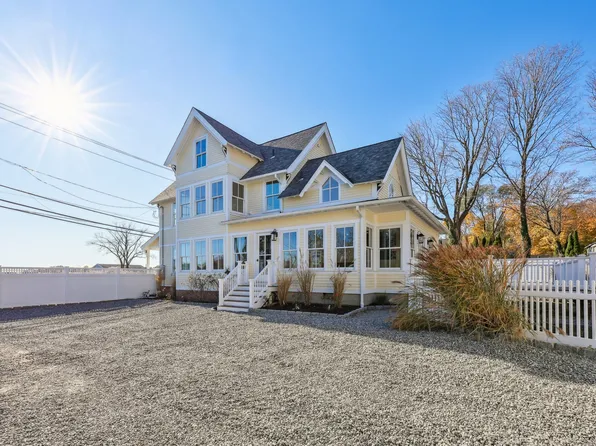 201 Water St, Guilford, CT 06437